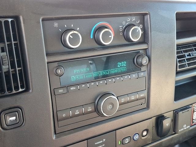 2025 Chevrolet Express Cutaway 3500 1WT