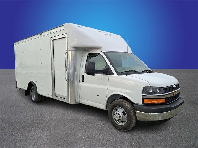 2026 Chevrolet Express Cutaway 3500 1WT