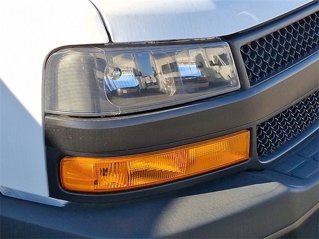 2025 Chevrolet Express Cutaway 3500 1WT