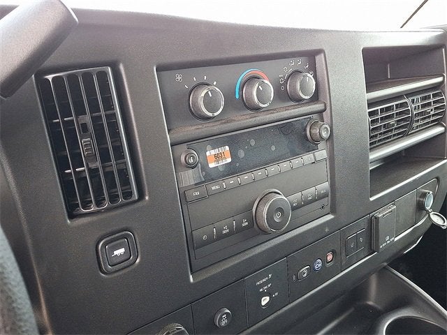 2025 Chevrolet Express Cutaway 3500 1WT