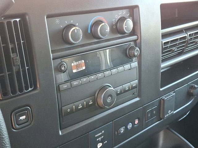 2025 Chevrolet Express Cutaway 3500 1WT