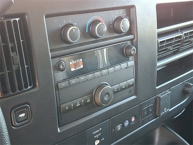 2025 Chevrolet Express Cutaway 3500 1WT