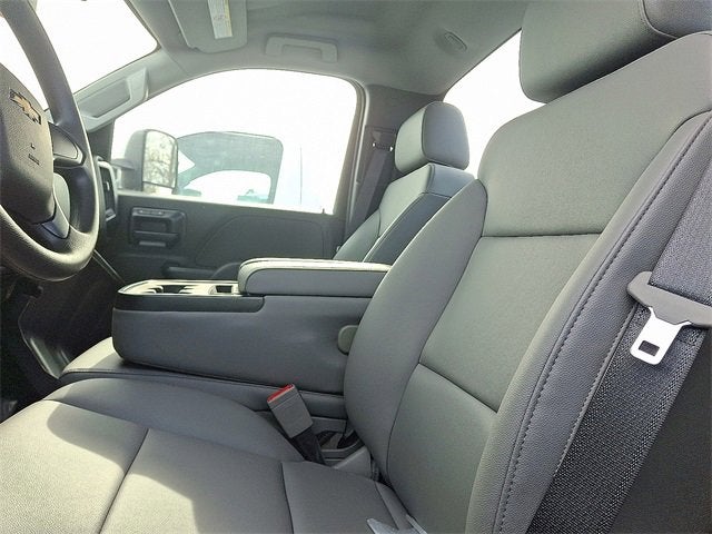 2022 Chevrolet Silverado 5500 HD Work Truck