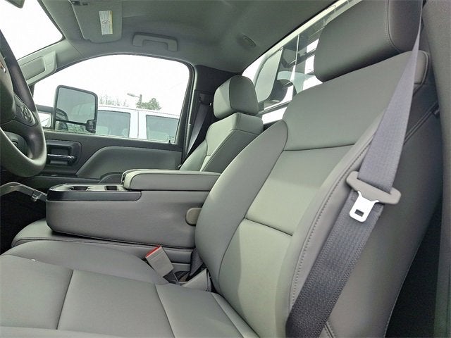 2022 Chevrolet Silverado 5500 HD Work Truck