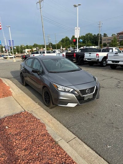 2022 Nissan Versa SR