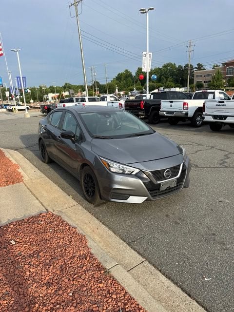 2022 Nissan Versa SR
