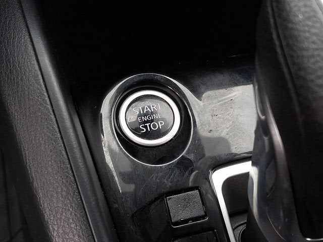 2022 Nissan Versa SR