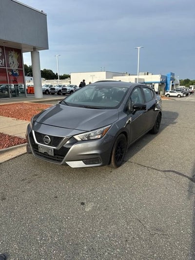 2022 Nissan Versa SR