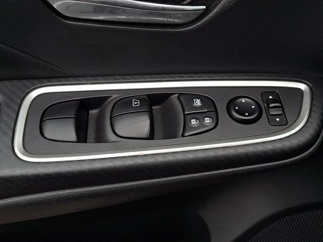 2022 Nissan Versa SR