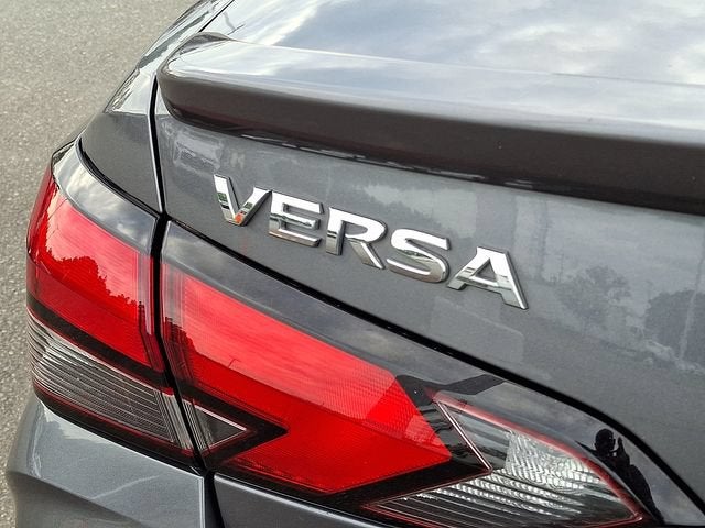 2022 Nissan Versa SR