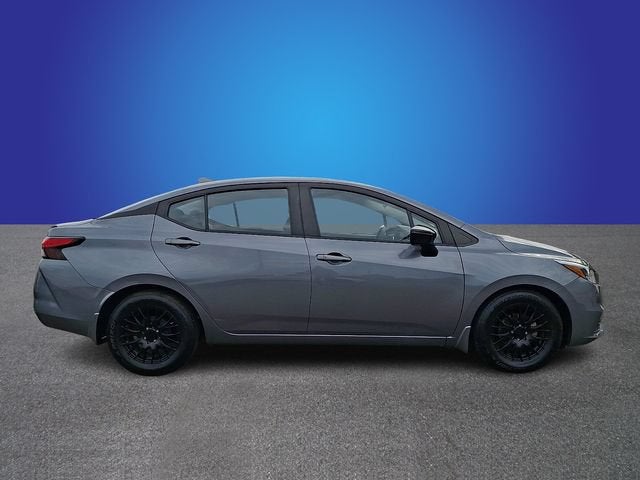 2022 Nissan Versa SR