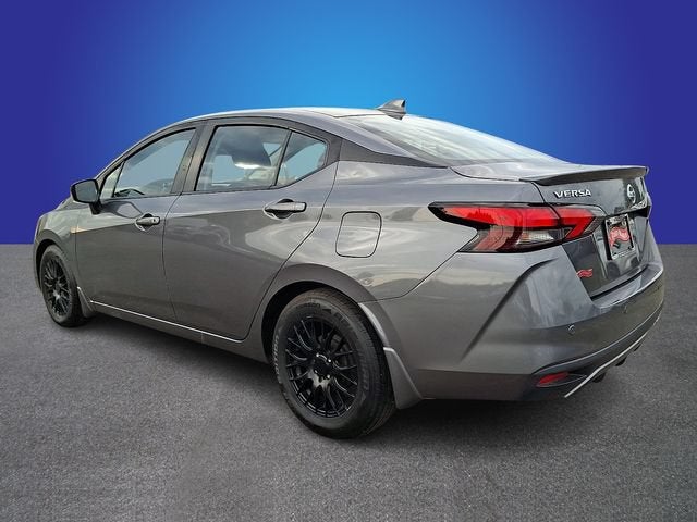 2022 Nissan Versa SR