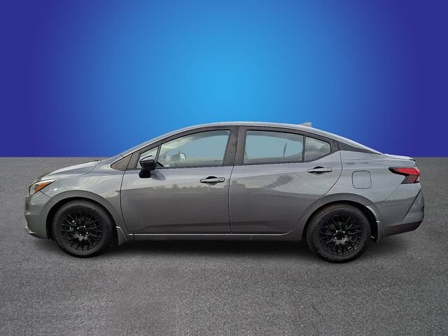 2022 Nissan Versa SR