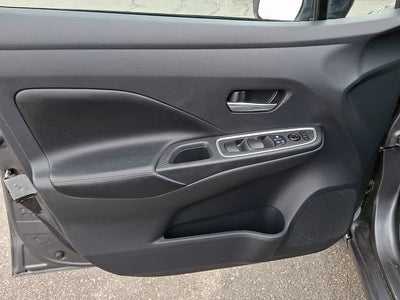 2022 Nissan Versa SR
