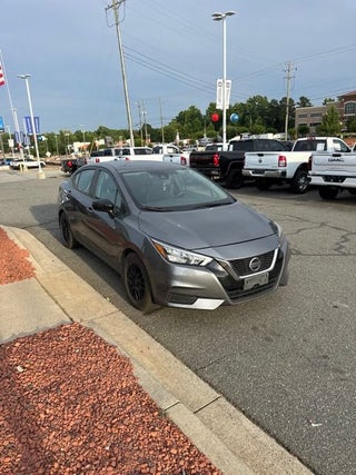 2022 Nissan Versa SR