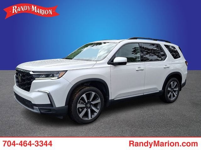 2025 Honda Pilot Touring AWD's photo