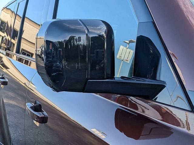 2023 Land Rover Defender SE