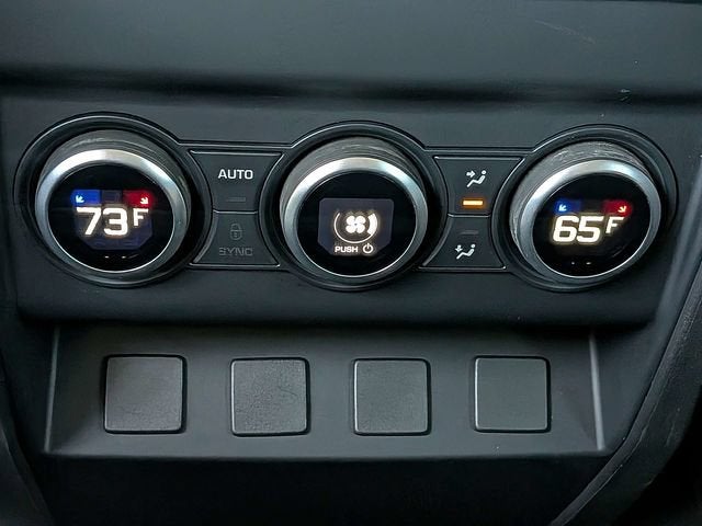 2023 Land Rover Defender SE