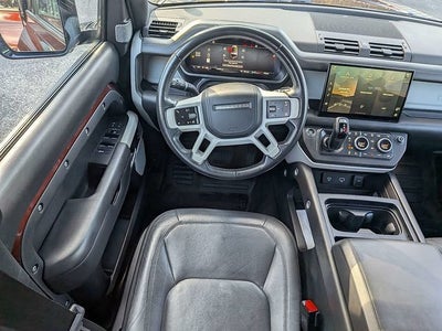 2023 Land Rover Defender SE