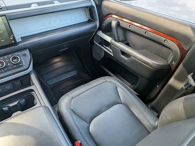 2023 Land Rover Defender SE