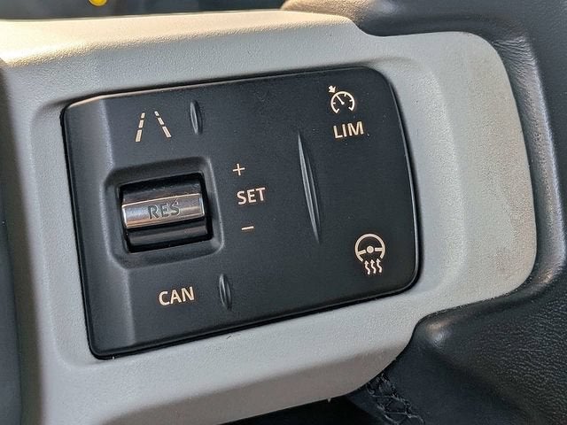 2023 Land Rover Defender SE