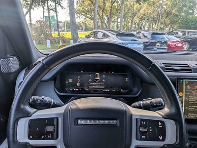 2023 Land Rover Defender SE