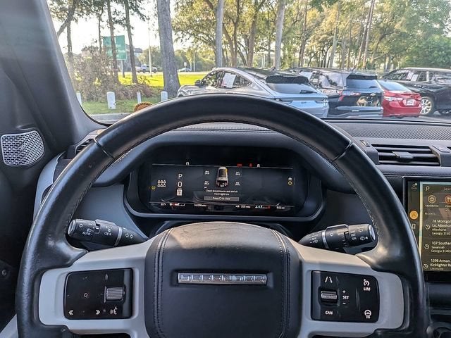 2023 Land Rover Defender SE