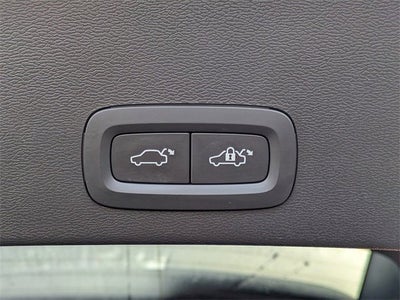 2023 Volvo XC40 Plus Dark Theme