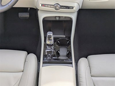 2023 Volvo XC40 Plus Dark Theme