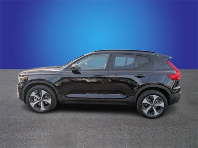2023 Volvo XC40 Plus Dark Theme