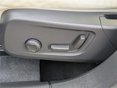 2023 Volvo XC40 Plus Dark Theme