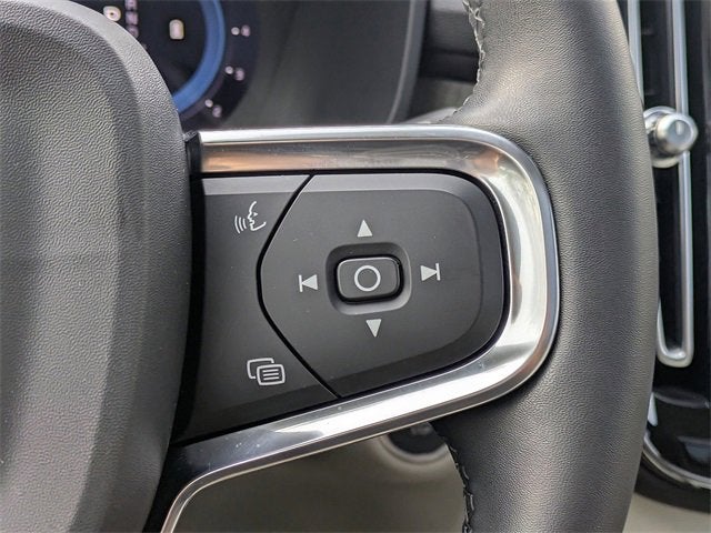 2023 Volvo XC40 Plus Dark Theme