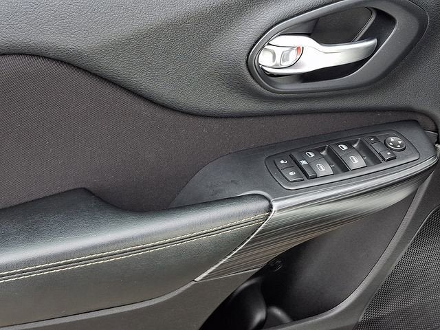 2015 Jeep Cherokee Sport