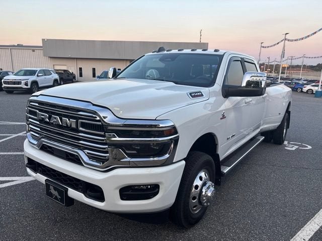 2025 RAM 3500 Laramie Crew Cab 4x4 8' Box