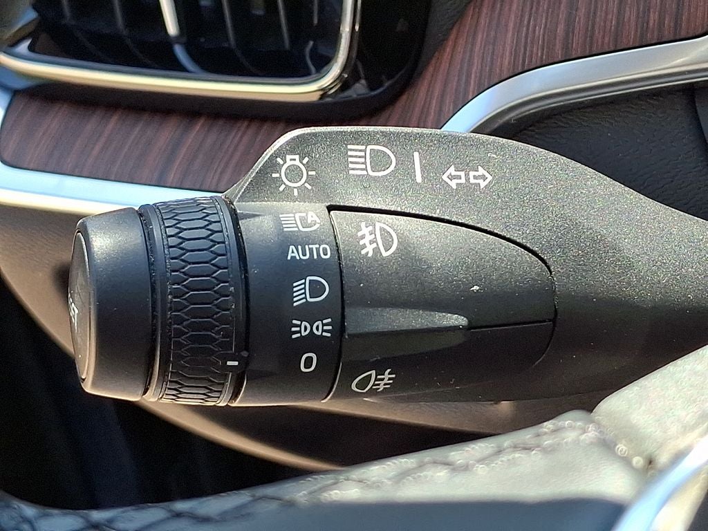 2024 Volvo S60 B5 Plus Dark Theme