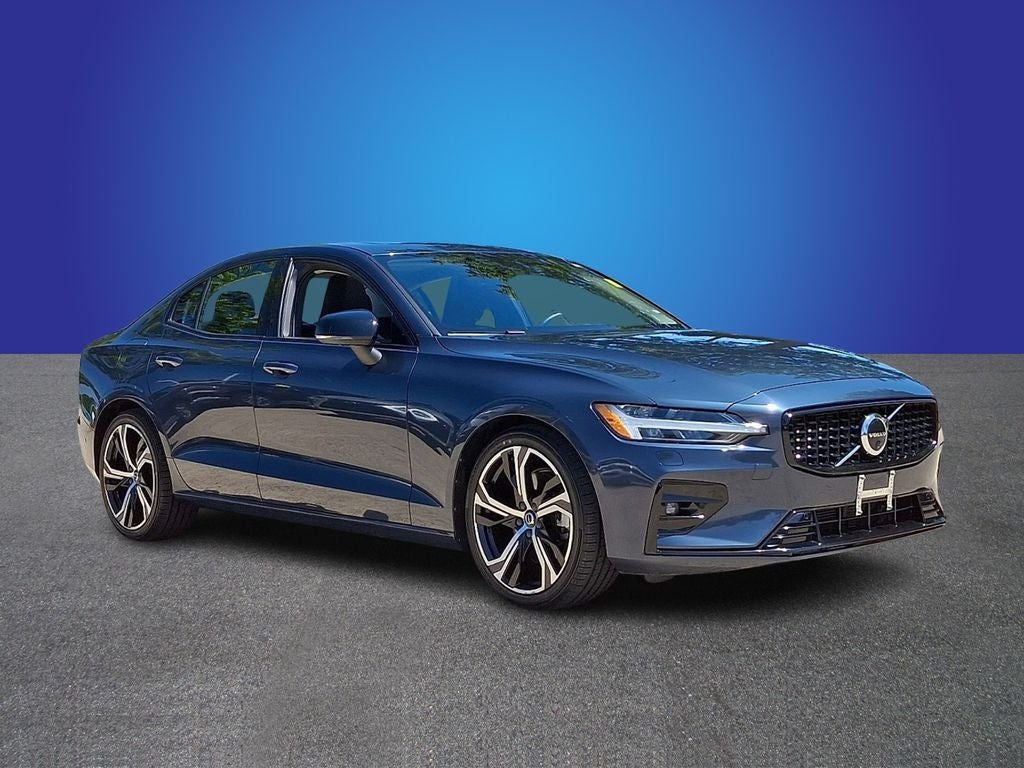 2024 Volvo S60 B5 Plus Dark Theme