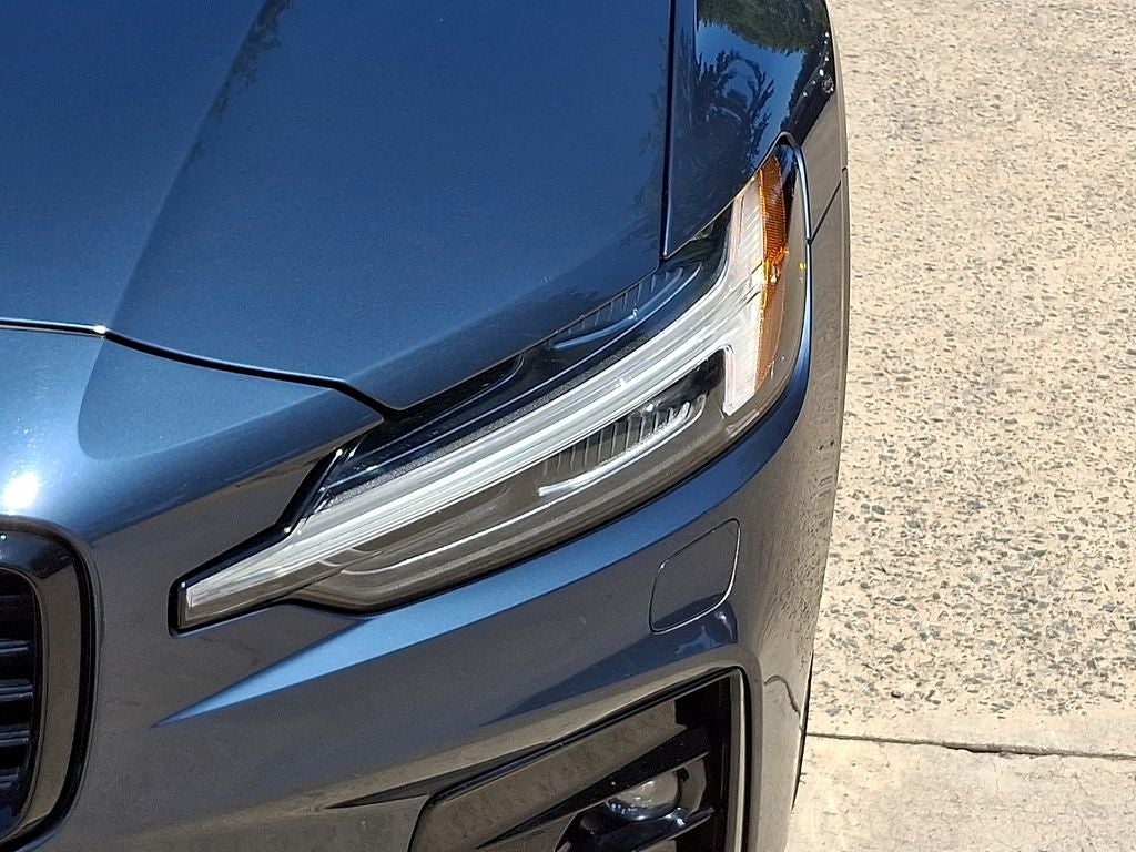 2024 Volvo S60 B5 Plus Dark Theme