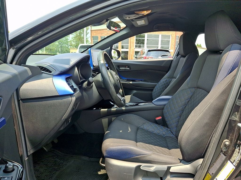 2022 Toyota C-HR XLE