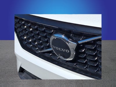 2024 Volvo XC40 B5 Plus Dark Theme