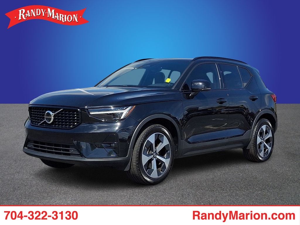 2024 Volvo XC40 B5 Plus Dark Theme