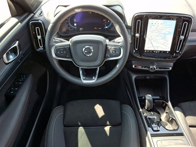 2024 Volvo XC40 B5 Plus Dark Theme