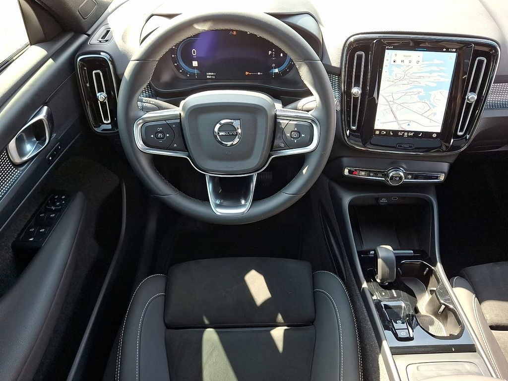 2024 Volvo XC40 B5 Plus Dark Theme