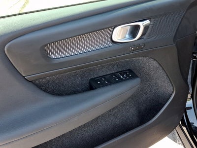 2024 Volvo XC40 B5 Plus Dark Theme