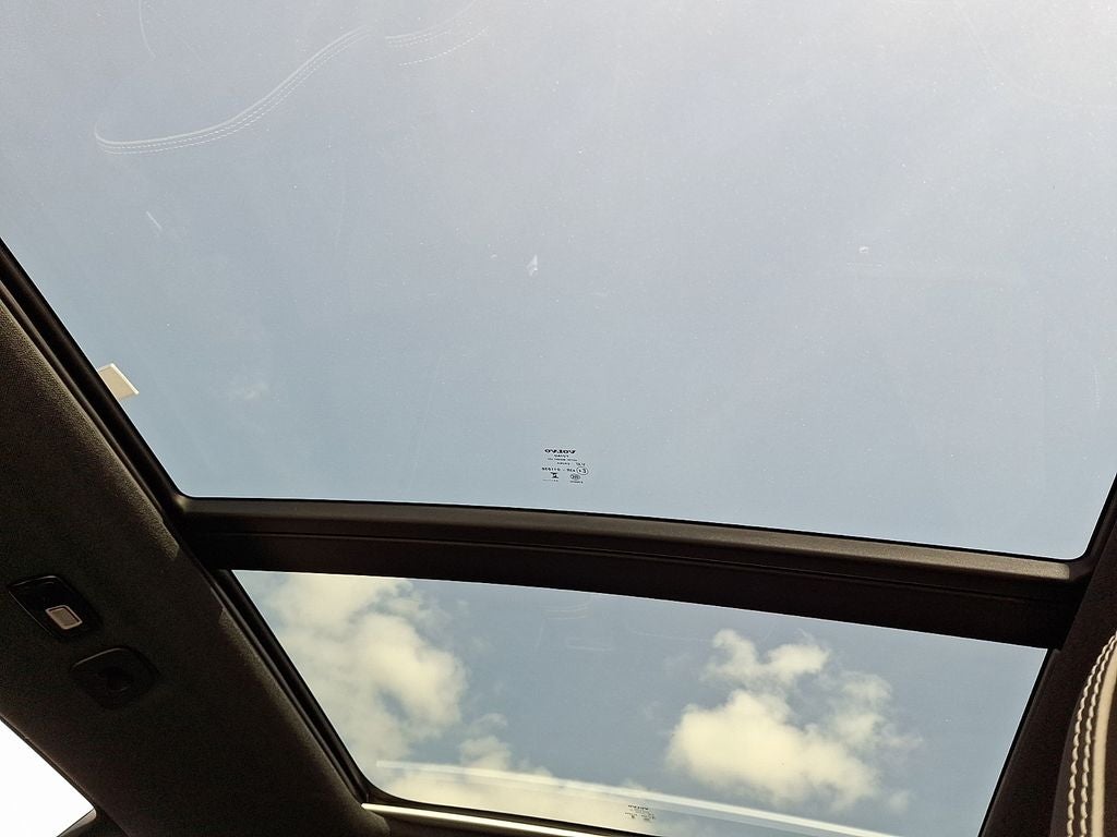 2024 Volvo XC40 B5 Plus Dark Theme