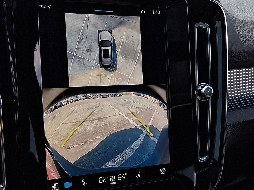 2024 Volvo XC40 B5 Plus Dark Theme