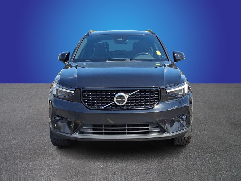 2024 Volvo XC40 B5 Plus Dark Theme