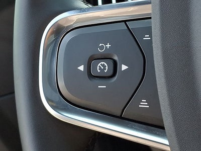 2024 Volvo XC40 B5 Plus Dark Theme