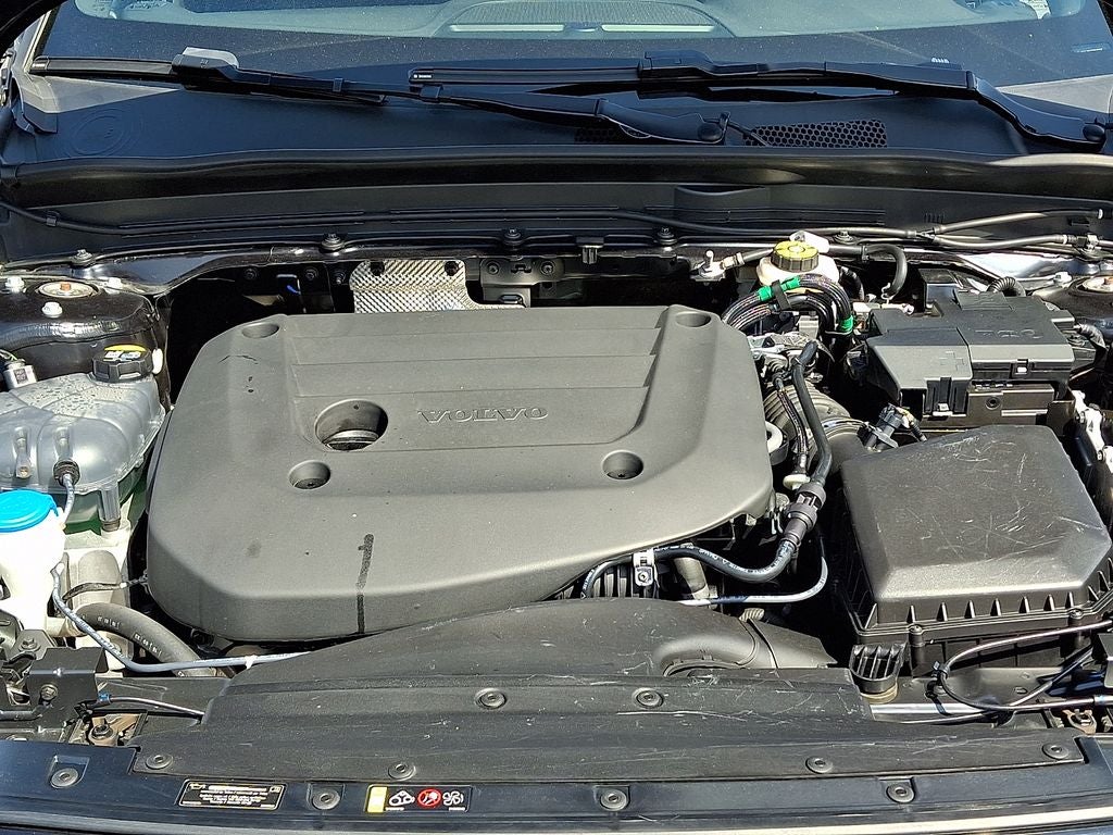 2024 Volvo XC40 B5 Plus Dark Theme