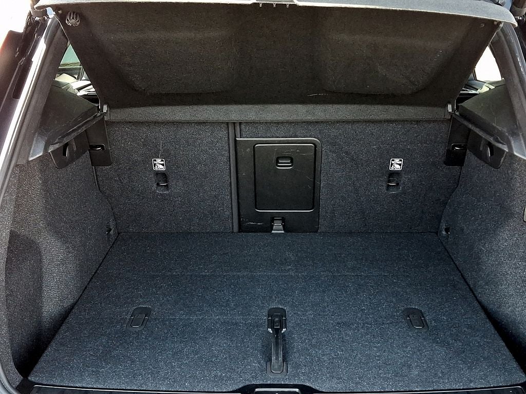 2024 Volvo XC40 B5 Plus Dark Theme