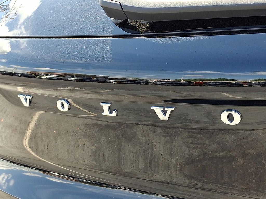 2024 Volvo XC40 B5 Plus Dark Theme